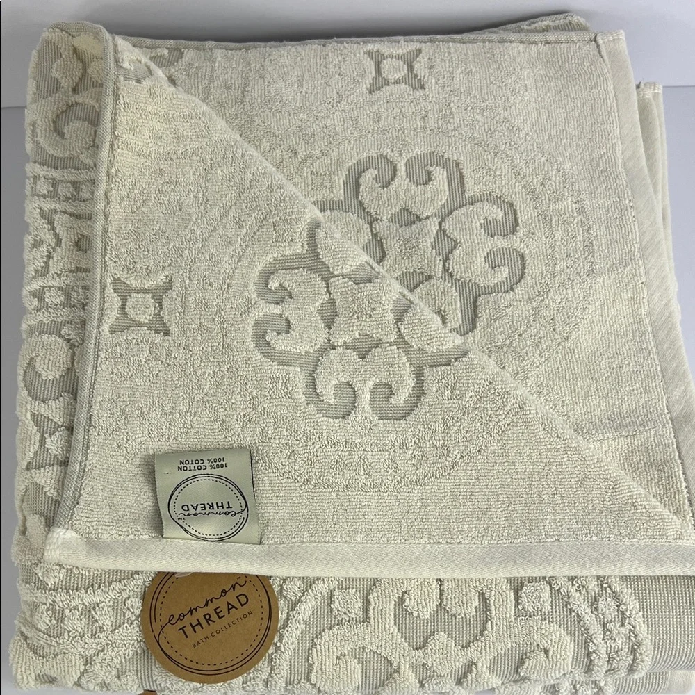 Common Thread Bath Towels Cream Luxury Medallion Textured Cotton Set of 2 NEW
